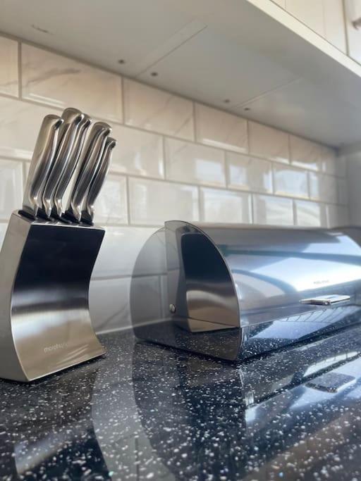 1 Bedroom Apartment - Flitwick - Contractor Friendly - Tourist Ready - Full Kitchen - Wifi - Smart Tv - Sofa Bed - Free Parking - Ideal For Short Or Long Stays Εξωτερικό φωτογραφία