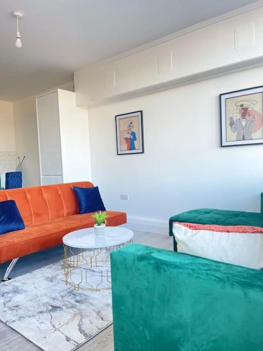 1 Bedroom Apartment - Flitwick - Contractor Friendly - Tourist Ready - Full Kitchen - Wifi - Smart Tv - Sofa Bed - Free Parking - Ideal For Short Or Long Stays Εξωτερικό φωτογραφία