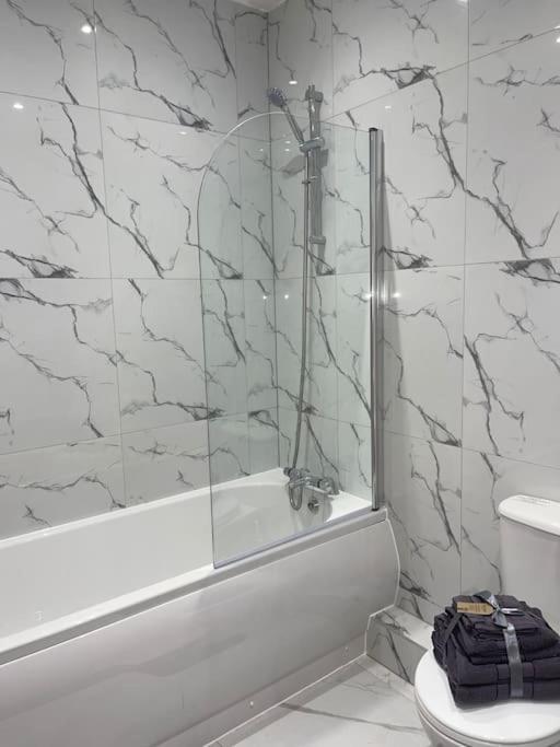 1 Bedroom Apartment - Flitwick - Contractor Friendly - Tourist Ready - Full Kitchen - Wifi - Smart Tv - Sofa Bed - Free Parking - Ideal For Short Or Long Stays Εξωτερικό φωτογραφία